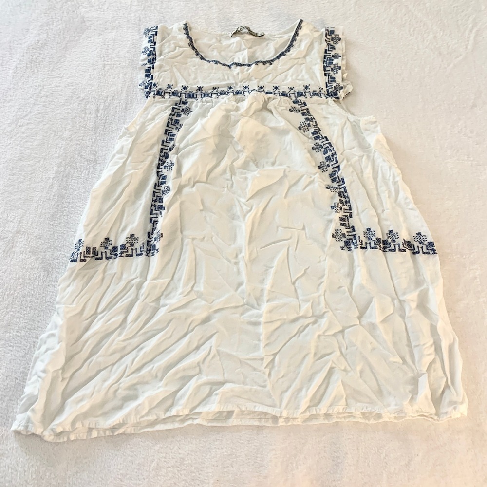 Chloe K Embroidered Babydoll Tank Top Womens Size L White Blue Boho Rayon 5307